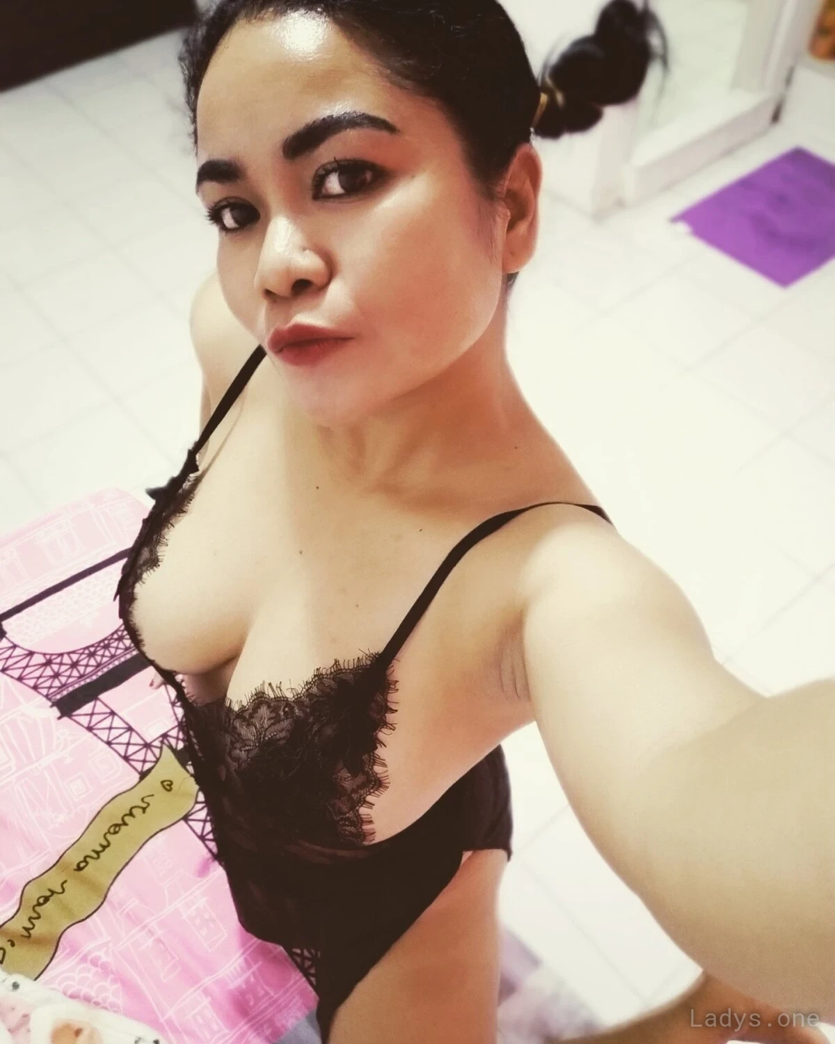 Tradisional Massage, 30 years beautiful nude Jakarta escorts girl, height 151 sm, Weight 55 kg