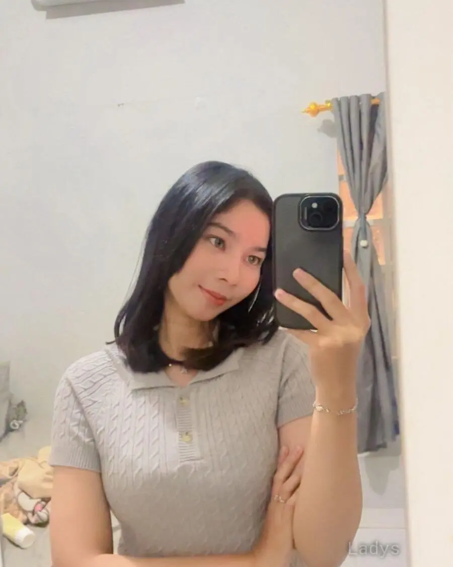 Una, 23 years beautiful nude Jakarta escorts girl, height 158 sm, Weight kg