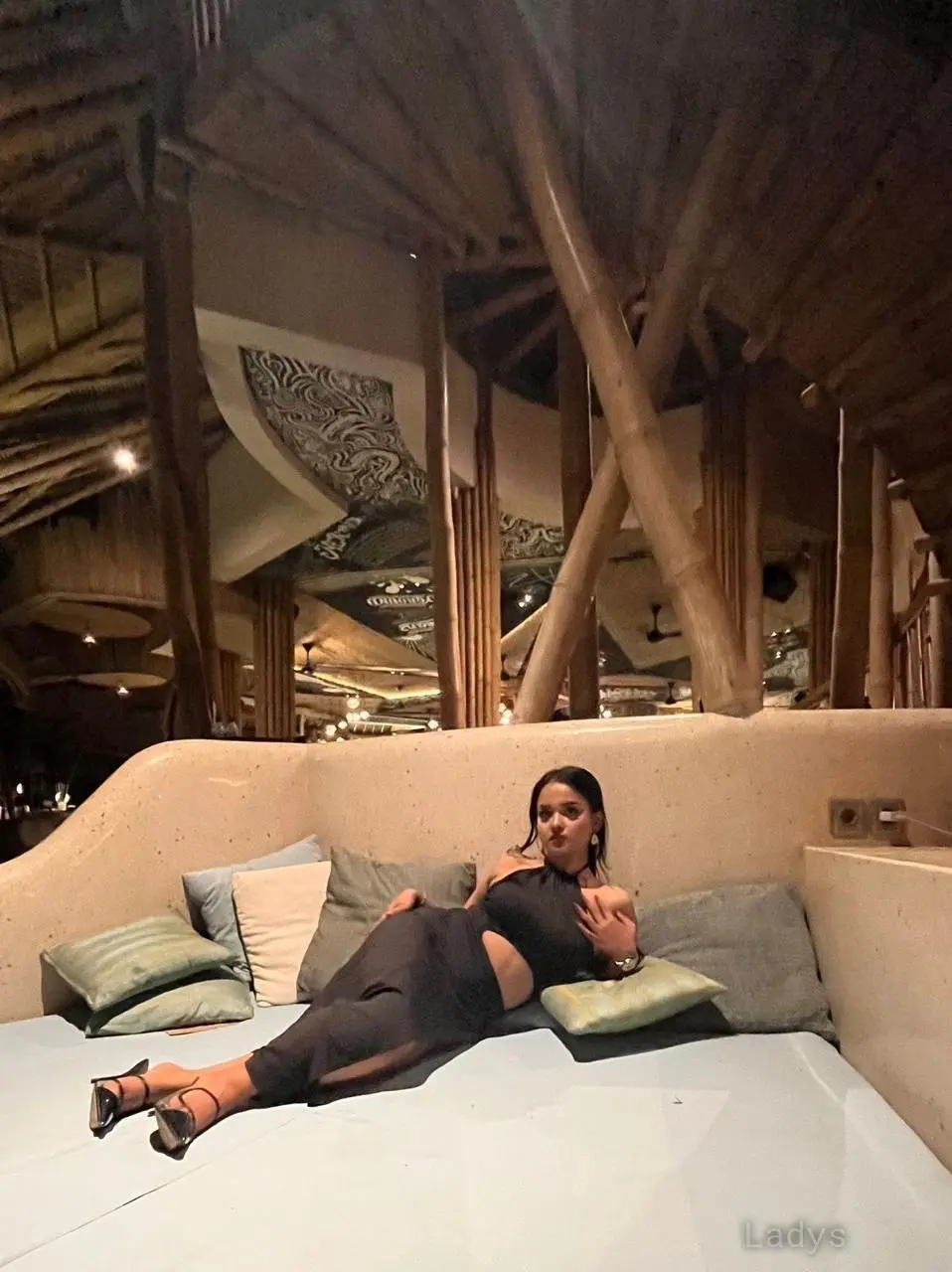 Dhela, 23 years hot nedes Jakarta rscorts girl, height 165 sm, Weight kg