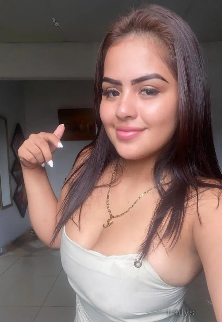 Alisha, 24 years old Jeddah escort girl with big tits, height 165 sm, Weight kg