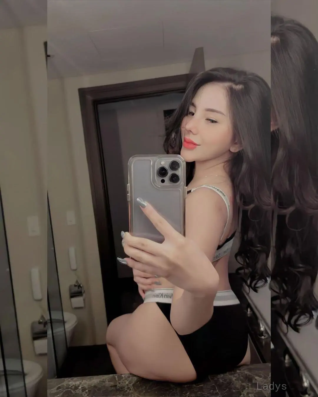Floria, 23 years old Jeddah escort girl with big tits, height 168 sm, Weight kg