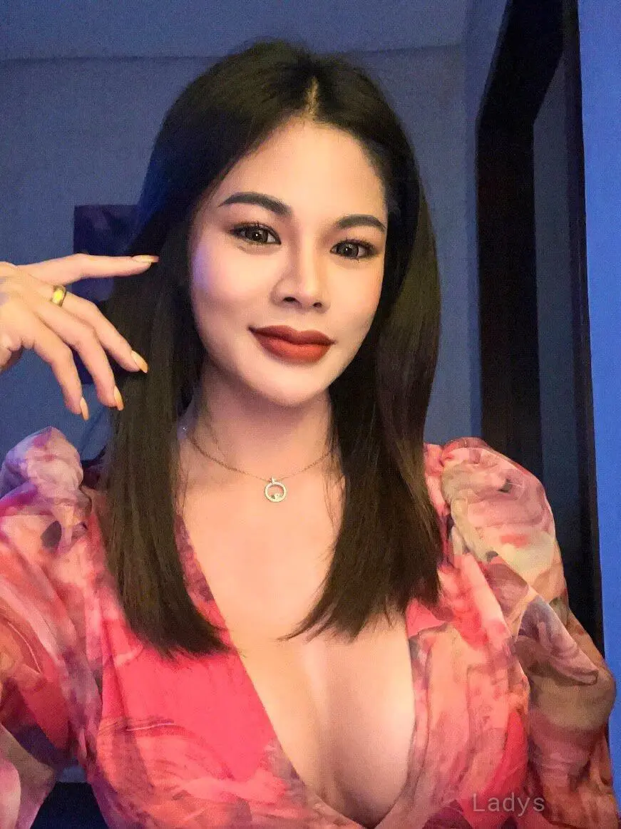 Jasmine, 24 years old Jeddah escort girl with big tits, height 164 sm, Weight  kg