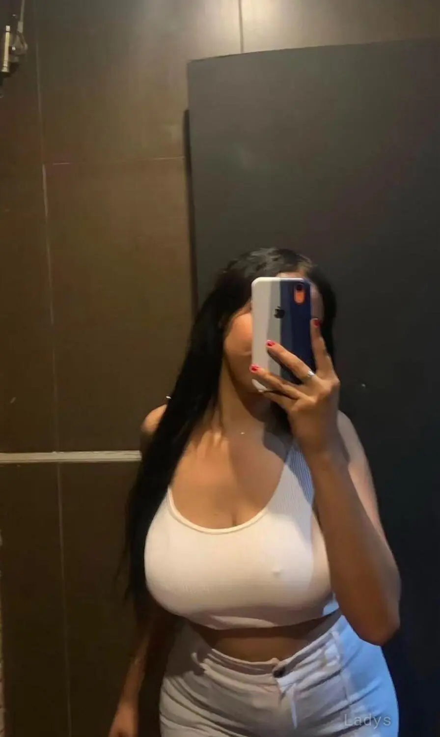 Jolly, 25 years old Jeddah escort girl with big tits, height 167 sm, Weight kg