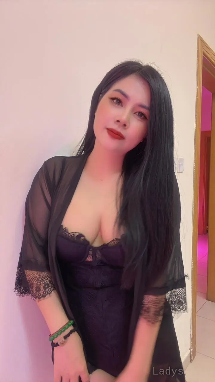 Lili, 23 years old Jeddah escort girl with big tits, height 170 sm, Weight kg