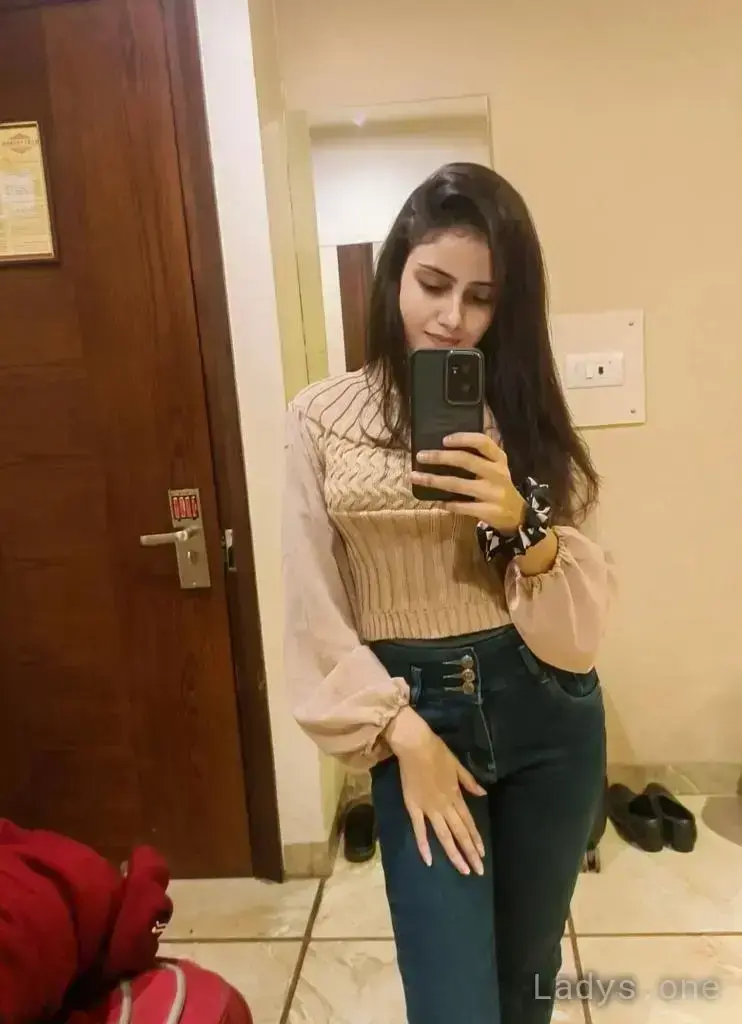 Lina, 21 years old Jeddah escort girl with big tits, height 167 sm, Weight kg