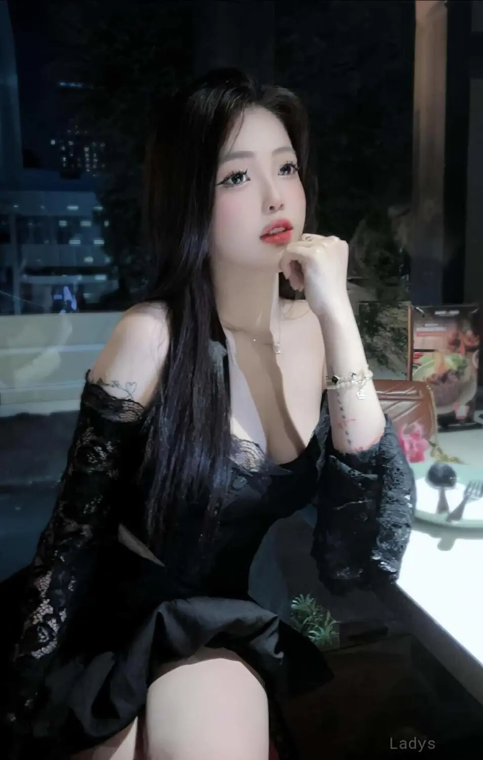 MIE, 20 years old Jeddah escort girl with big tits, height 168 sm, Weight  kg