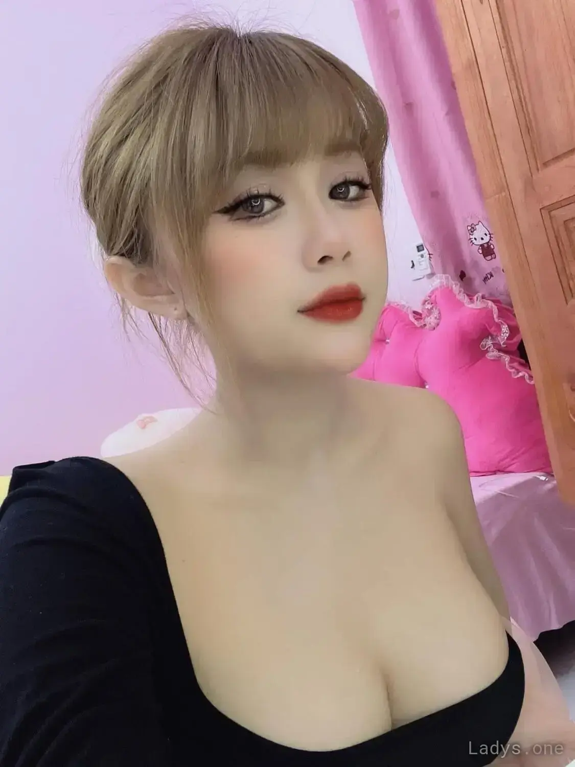 NaNa, 20 years old Jeddah escort girl with big tits, height 170 sm, Weight kg