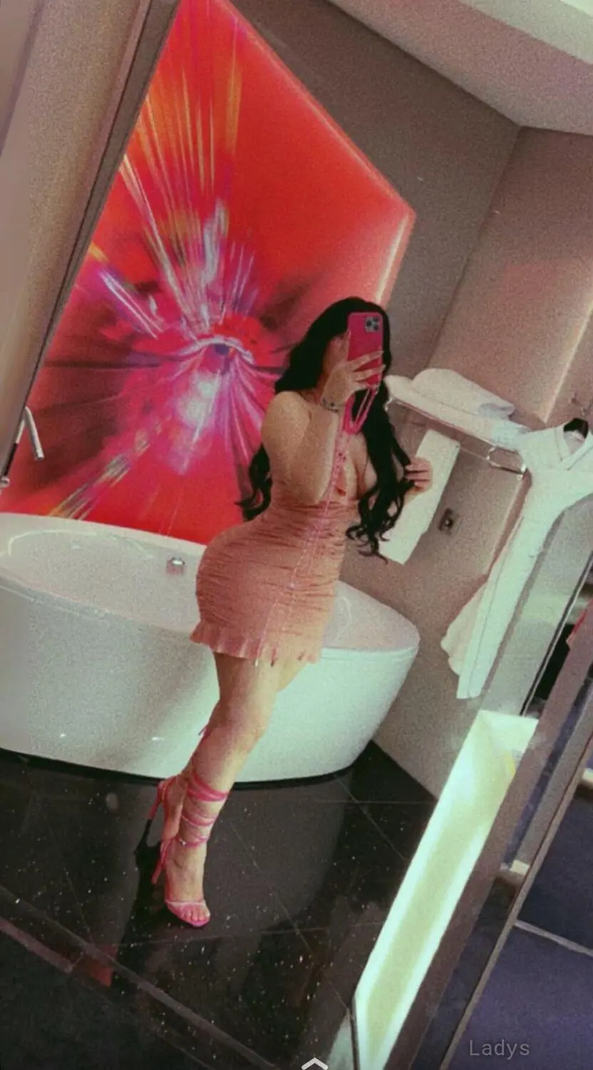 Rose, 25 years old Jeddah escort girl with big tits, height 167 sm, Weight kg