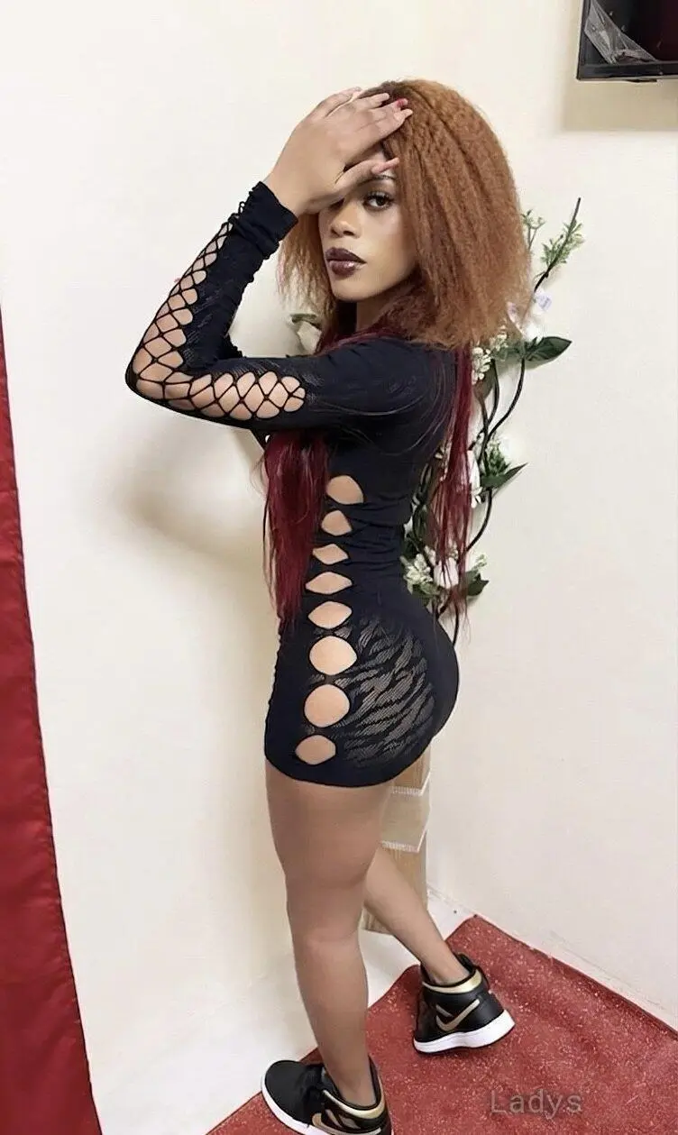 Sara, 21 years old Jeddah escort girl with big tits, height 145 sm, Weight kg