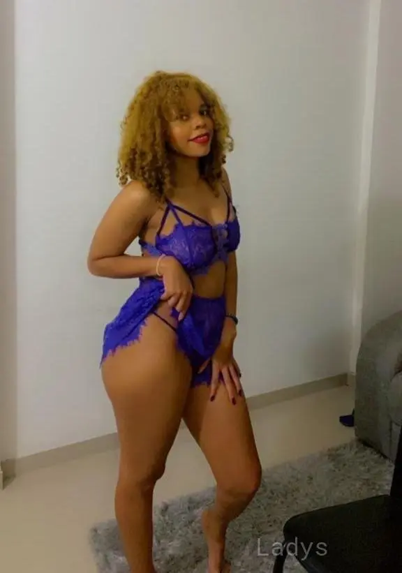 Shadia, 25 years old Jeddah escort girl with big tits, height 163 sm, Weight kg