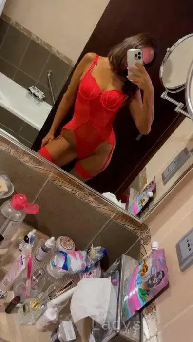 Bella, 25 years beautiful nude Jeddah escorts girl, height 170 sm, Weight 54 kg