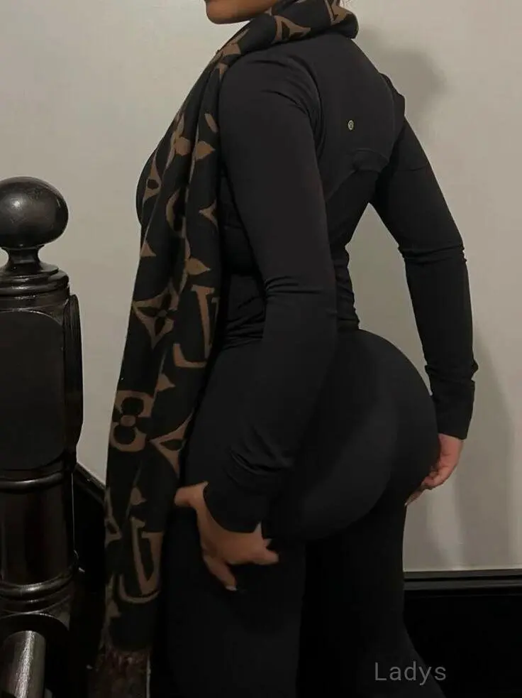 Naomi, 23 years beautiful nude Jeddah escorts girl, height 124 sm, Weight kg