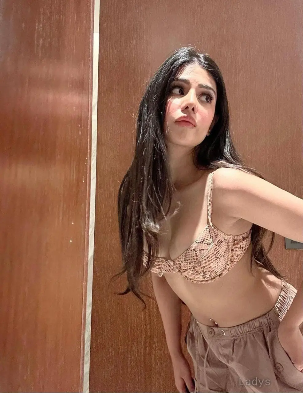 Nita, 22 years beautiful nude Jeddah escorts girl, height 165 sm, Weight kg