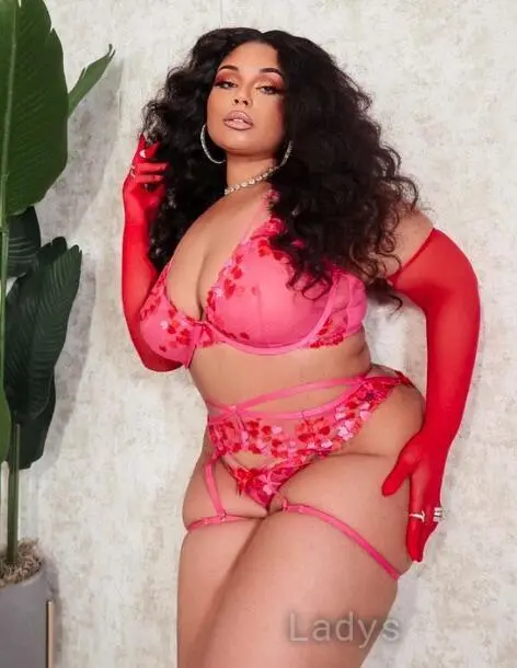 Passion Jonesz, 34 years beautiful nude Jersey City escorts girl, height 171 sm, Weight 120 kg