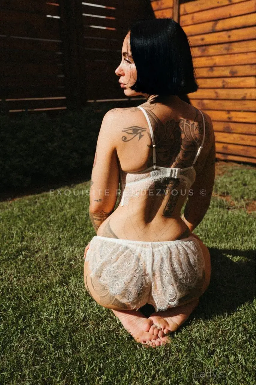 Exquisite Rendezvous-Monique,  years old Johannesburg escort girl with big tits, height  sm, Weight  kg