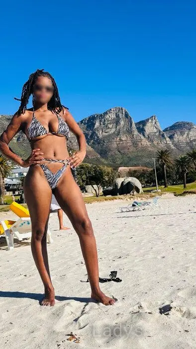 Iris, 25 years beautiful nude Johannesburg escorts girl, height 168 sm, Weight 54 kg
