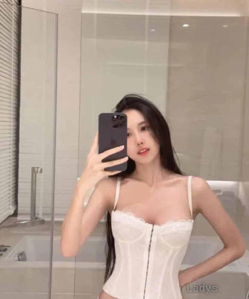 Cara, 25 years old Johor Bahru escort girl with big tits, height 163 sm, Weight  kg