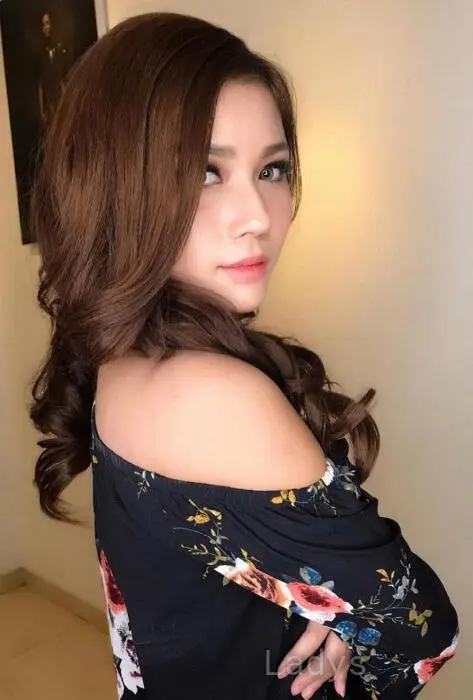 Mable, 23 years beautiful nude Johor Bahru escorts girl, height 162 sm, Weight 52 kg