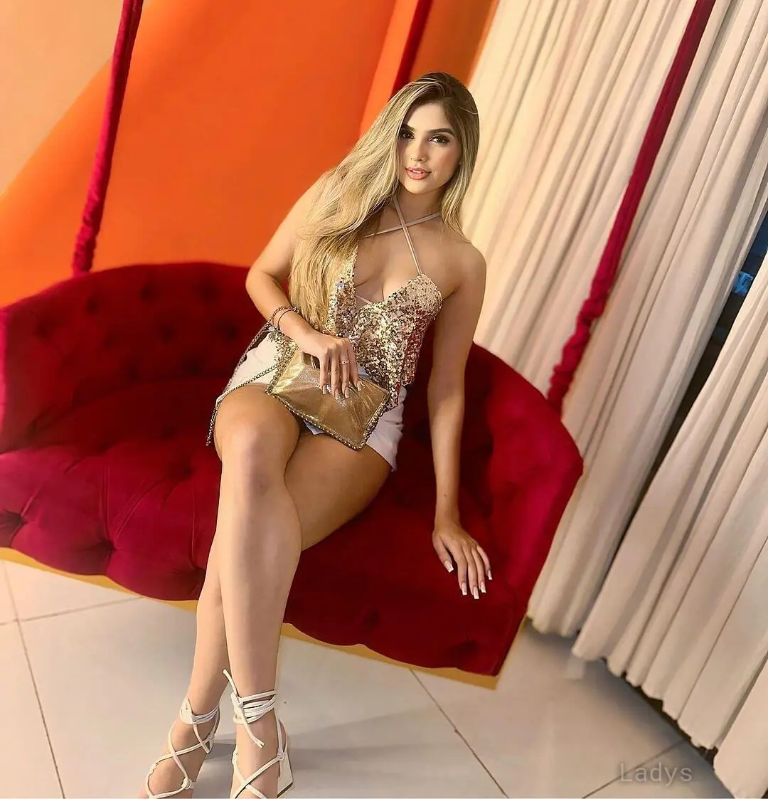 Aisha, 22 years old Juffair escort girl with big tits, height 165 sm, Weight  kg