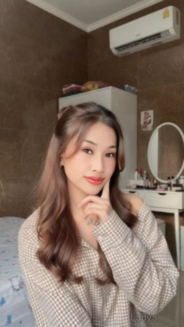 Lisa, 35 years old Juffair escort girl with big tits, height 156 sm, Weight  kg