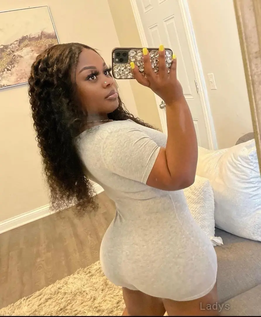 Lisa, 23 years old Juffair escort girl with big tits, height 165 sm, Weight kg