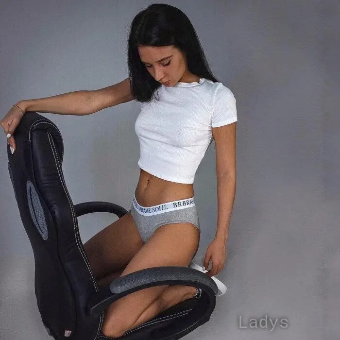 Jilli, 25 years beautiful nude Junglinster escorts girl, height 171 sm, Weight 75 kg