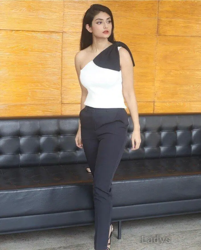 Sara, 22 years old Kalyan Dombivli escort girl with big tits, height 170 sm, Weight  kg