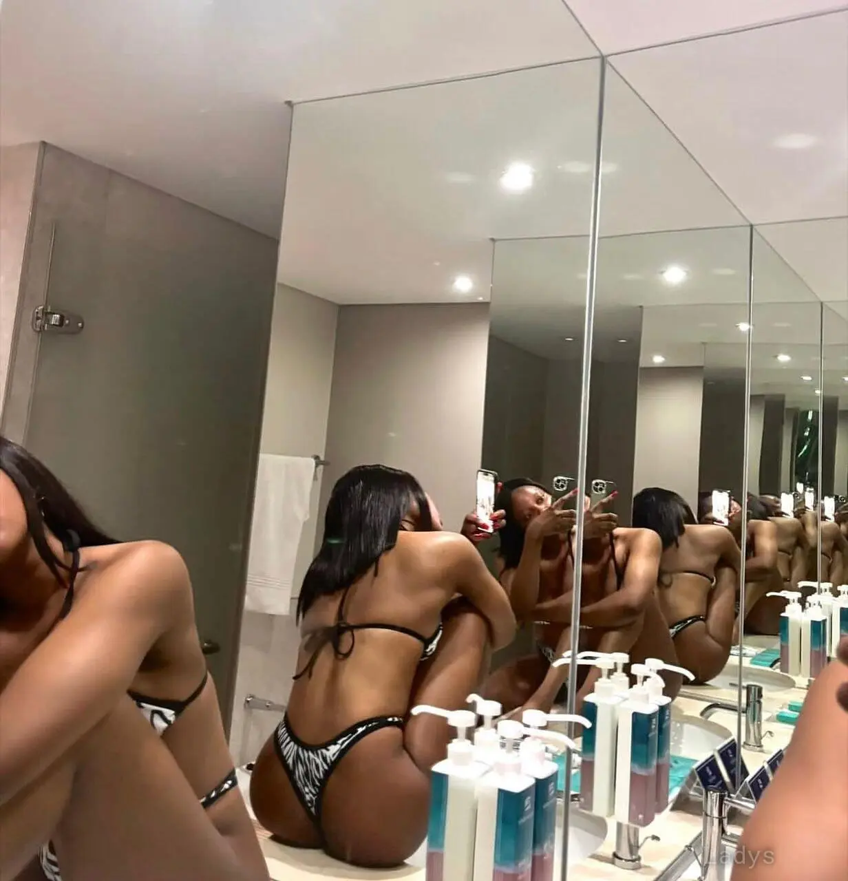 Jamie, 24 years old Kampala escort girl with big tits, height  sm, Weight  kg