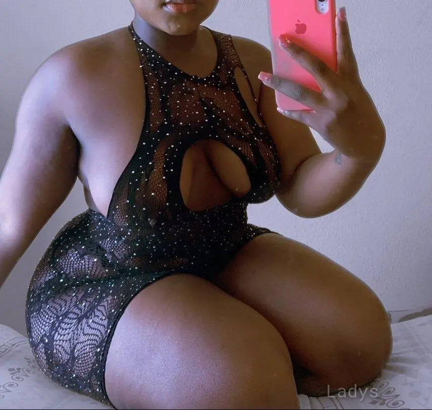 Riley, 26 years old Kampala escort girl with big tits, height 157 sm, Weight  kg
