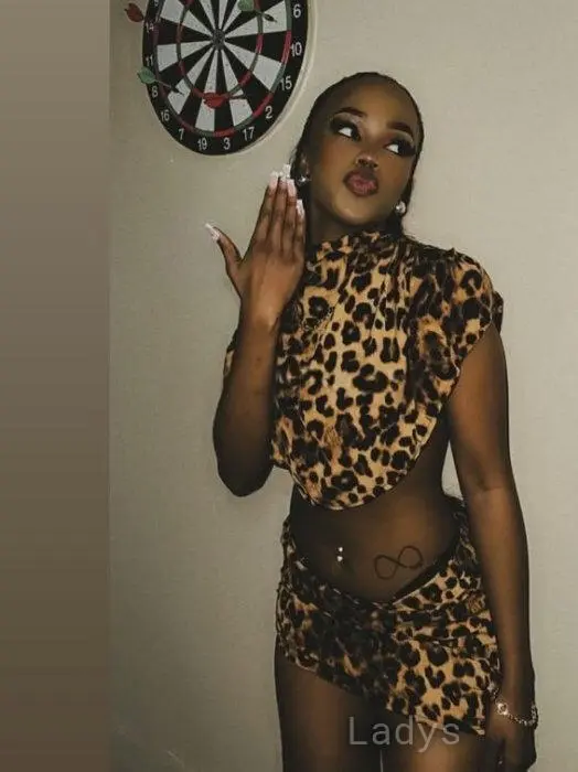Tinahtash, 25 years beautiful nude Kampala escorts girl, height 149 sm, Weight 55 kg