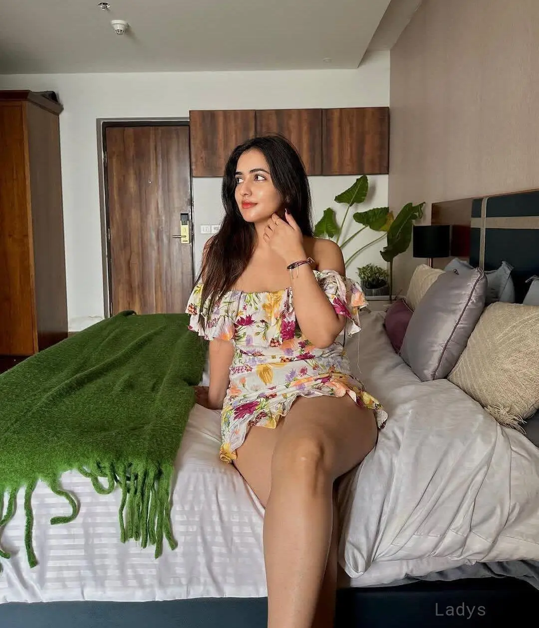 Xinyi, 21 years old Kannur escort girl with big tits, height 165 sm, Weight  kg