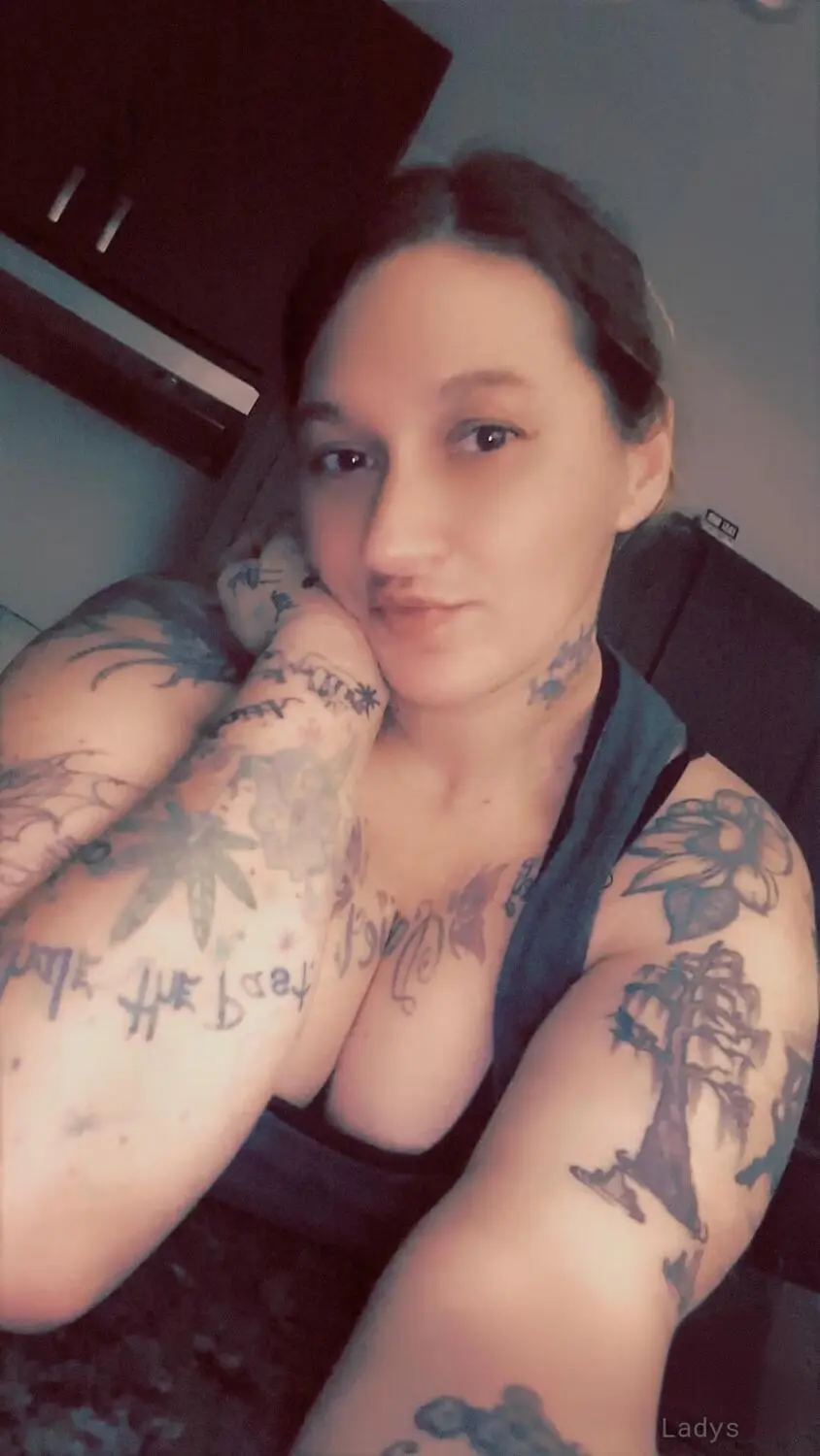Lisa Garner, 33 years beautiful nude Kansas City escorts girl, height 164 sm, Weight 78 kg