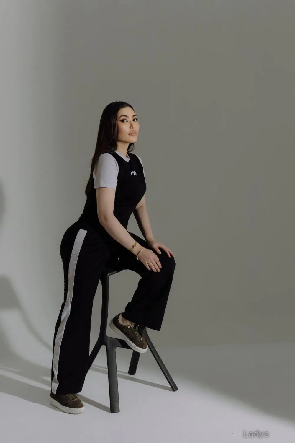 Alice, 26 years beautiful nude Karachi escorts girl, height 165 sm, Weight  kg