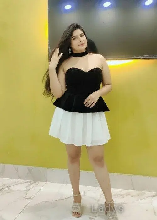 Tahamish, 25 years beautiful nude Karachi escorts girl, height 171 sm, Weight 60 kg