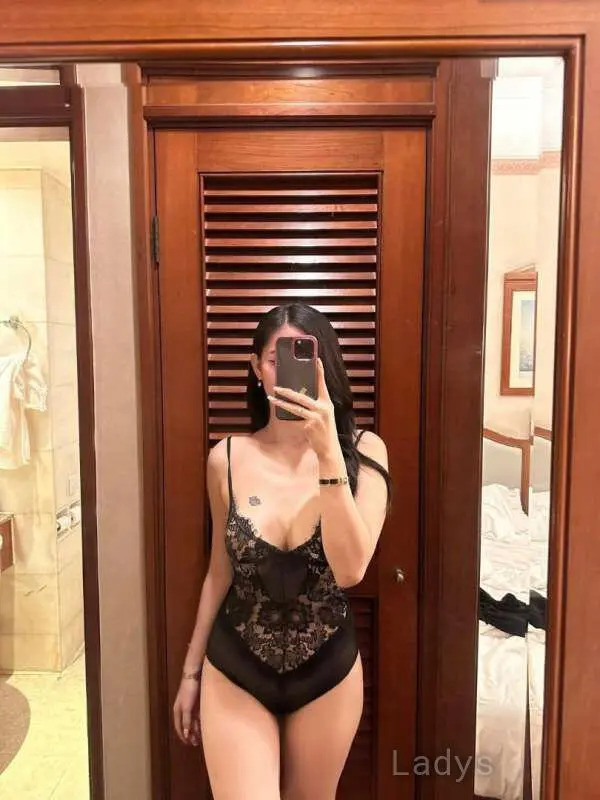 Dinner, 21 years old Kathmandu escort girl with big tits, height 175 sm, Weight 61 kg