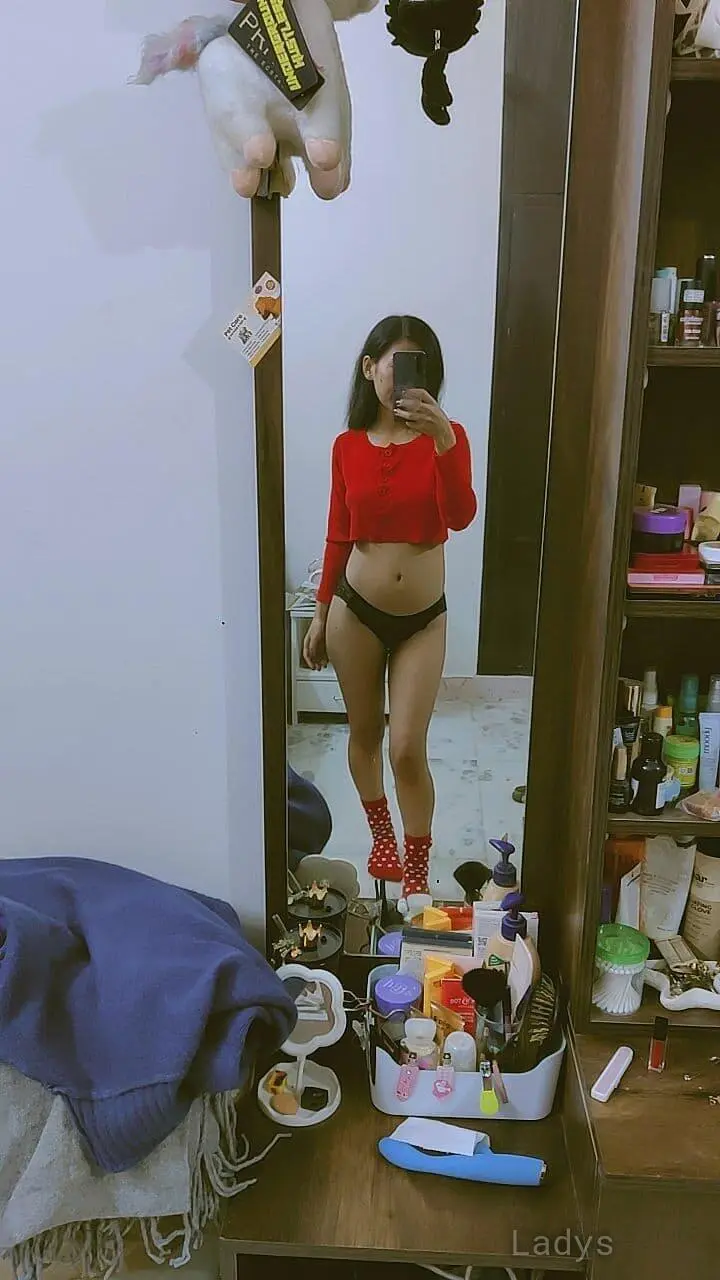 Kayra, 22 years old Kathmandu escort girl with big tits, height 171 sm, Weight kg