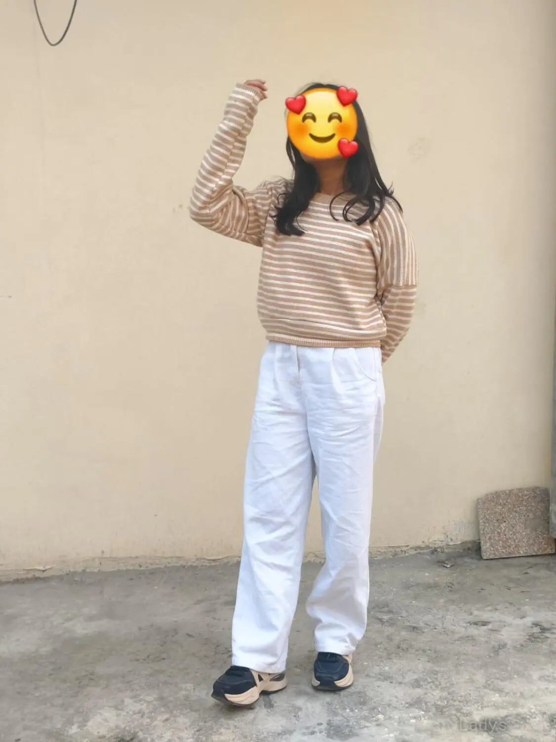 Lisa, 20 years old Kathmandu escort girl with big tits, height 163 sm, Weight  kg