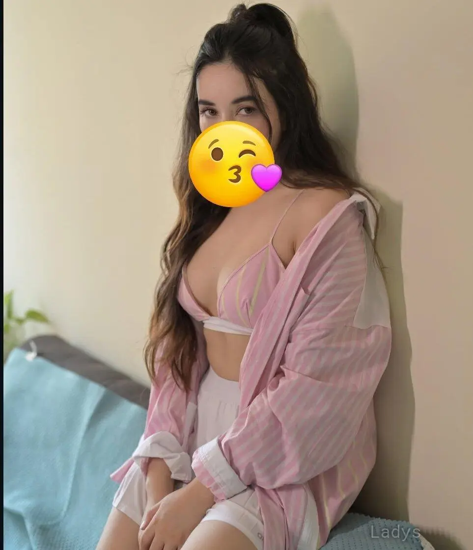 Lisa, 22 years old Kathmandu escort girl with big tits, height 174 sm, Weight  kg