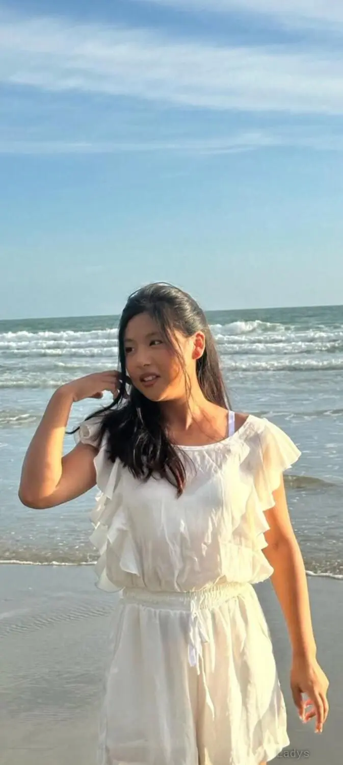 Arohi shreshtha, 21 years beautiful nude Kathmandu escorts girl, height 161 sm, Weight 40 kg