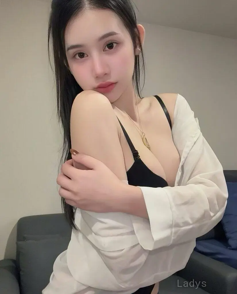 Jazzy, 24 years beautiful nude Kl Sentral escorts girl, height 168 sm, Weight 45 kg
