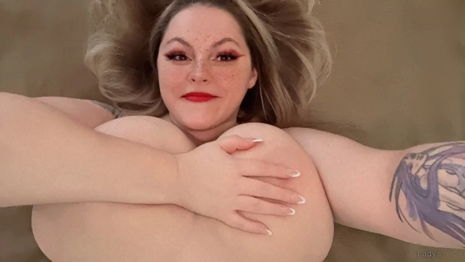 Kendra Bell, 25 years beautiful nude Knoxville escorts girl, height 165 sm, Weight 80 kg