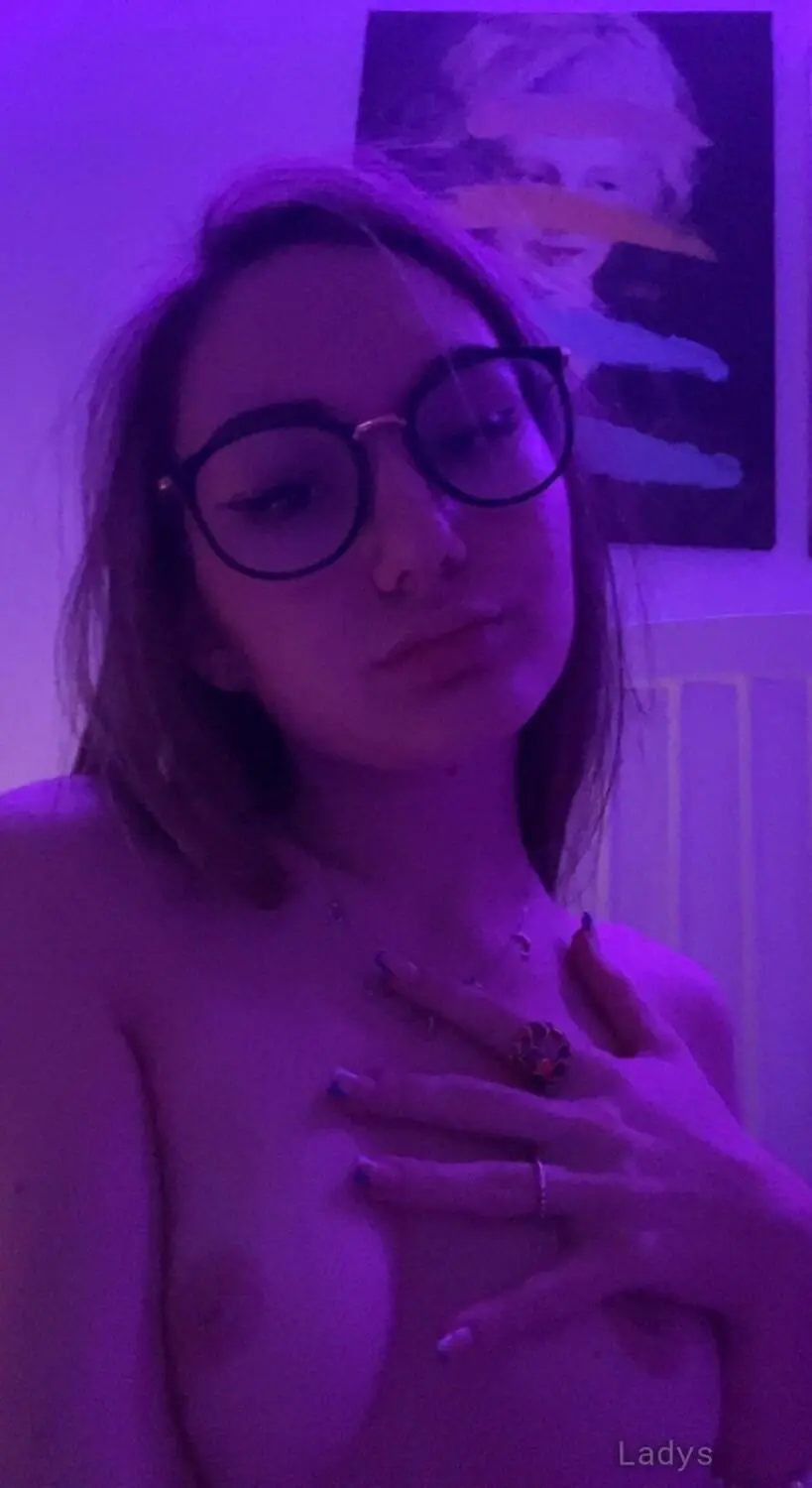 Sarah, 26 years beautiful nude Knoxville escorts girl, height 163 sm, Weight 47 kg
