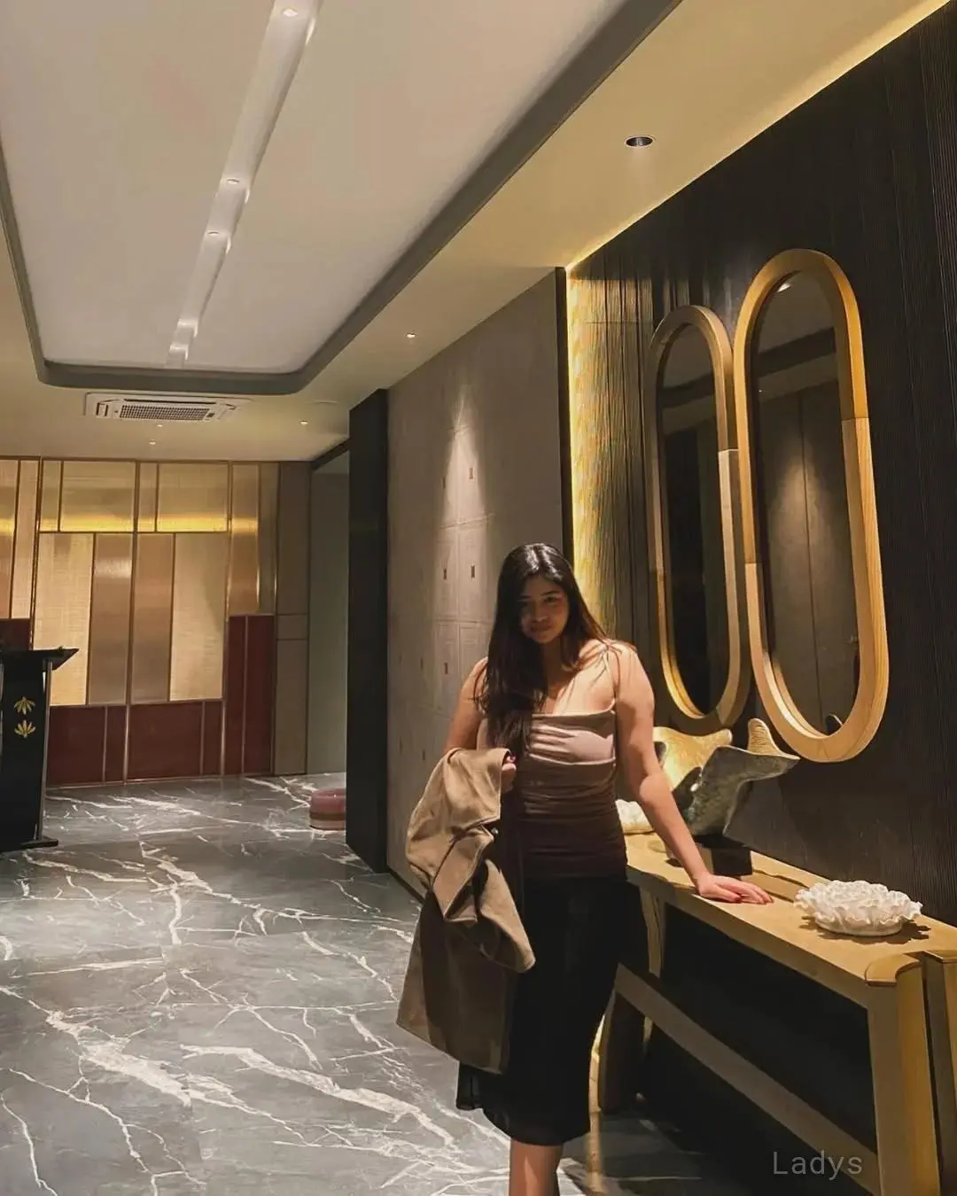 Niharika, 23 years beautiful nude Ko Phi Phi escorts girl, height 154 sm, Weight  kg