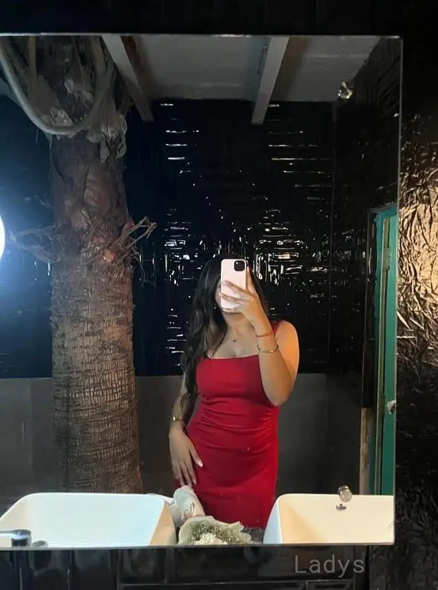 Riya, 23 years beautiful nude Ko Phi Phi escorts girl, height 165 sm, Weight  kg