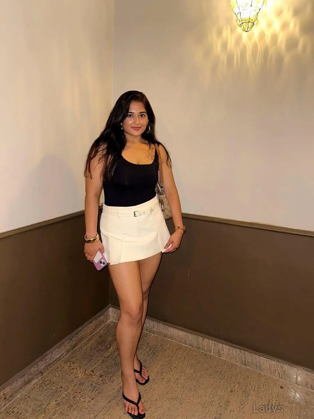 Anny, 22 years old Kochi escort girl with big tits, height 154 sm, Weight kg
