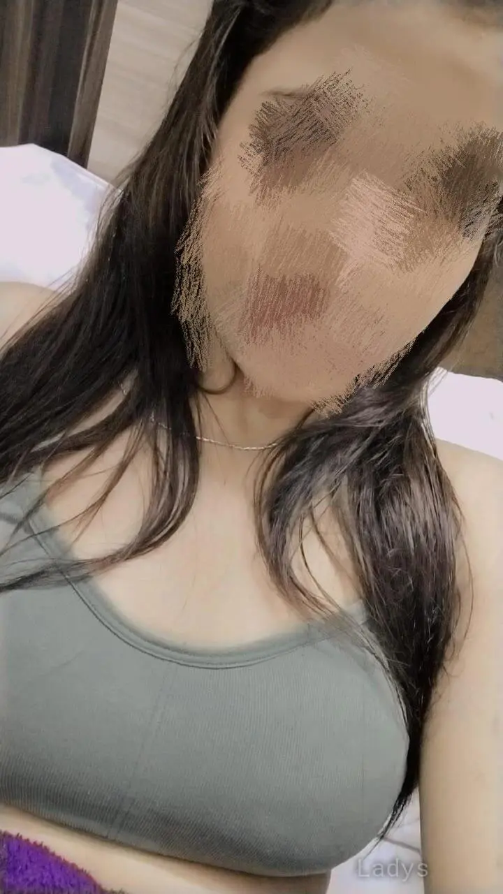 Just, 23 years old Kochi escort girl with big tits, height 166 sm, Weight kg