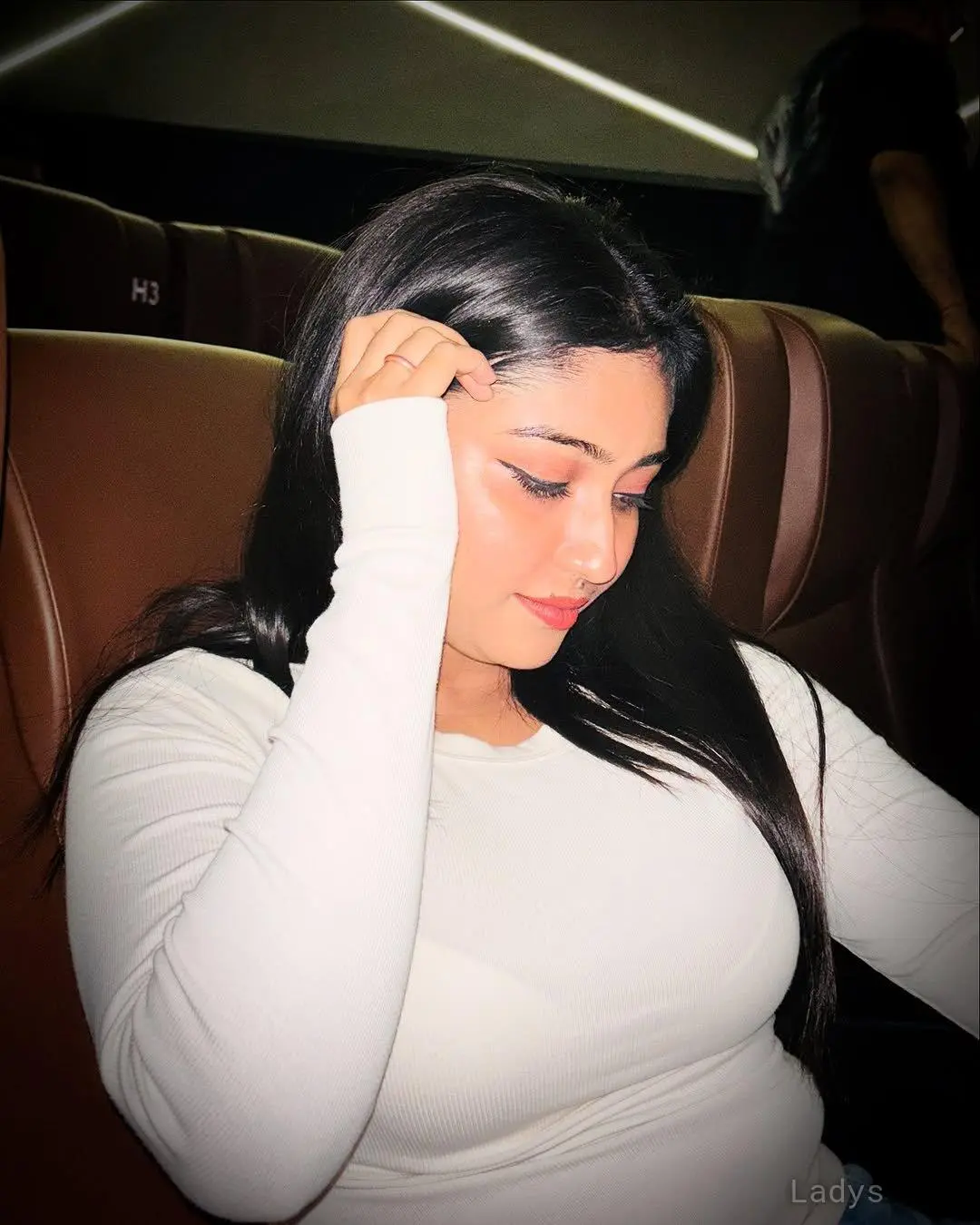 Kanika, 23 years old Kochi escort girl with big tits, height 154 sm, Weight kg