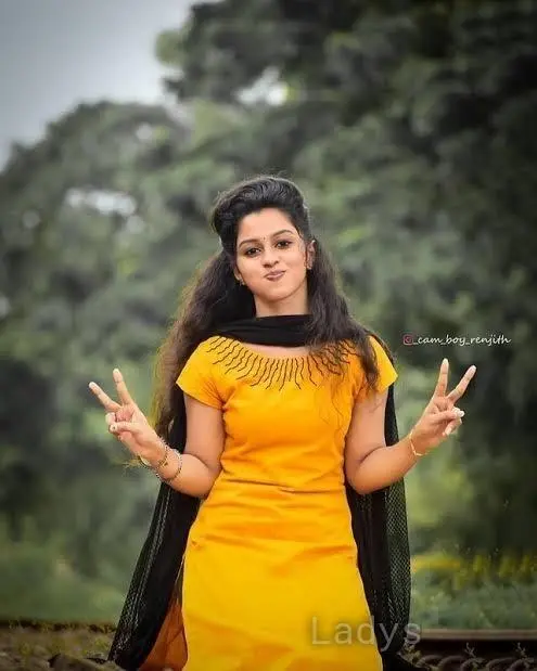 Lara, 21 years old Kochi escort girl with big tits, height  sm, Weight  kg