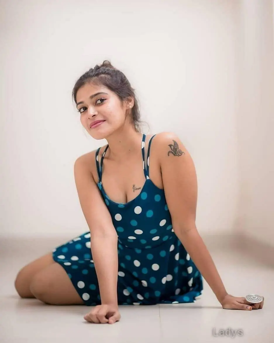 Mallu, 22 years old Kochi escort girl with big tits, height 158 sm, Weight kg