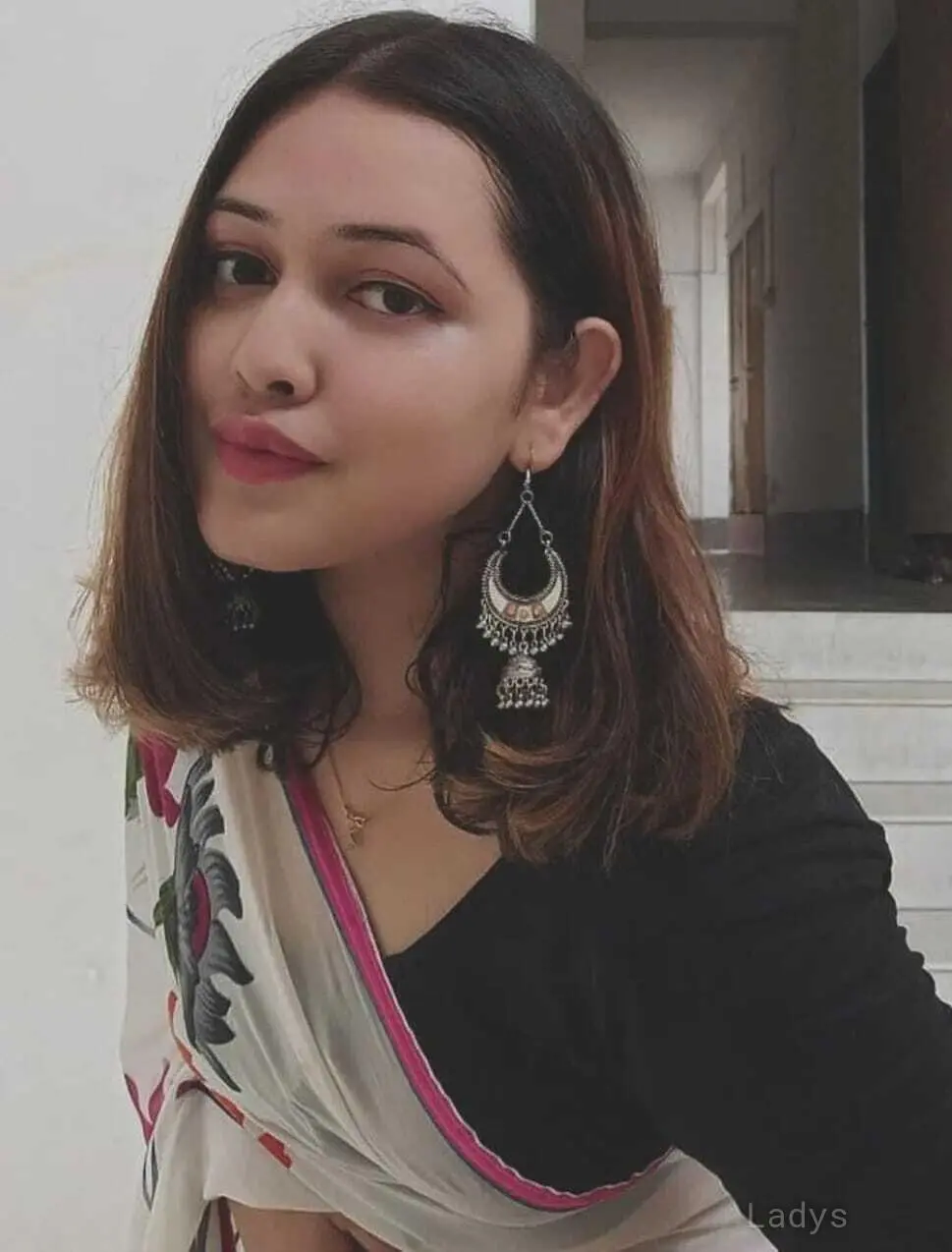 Mallu, 22 years old Kochi escort girl with big tits, height 165 sm, Weight kg